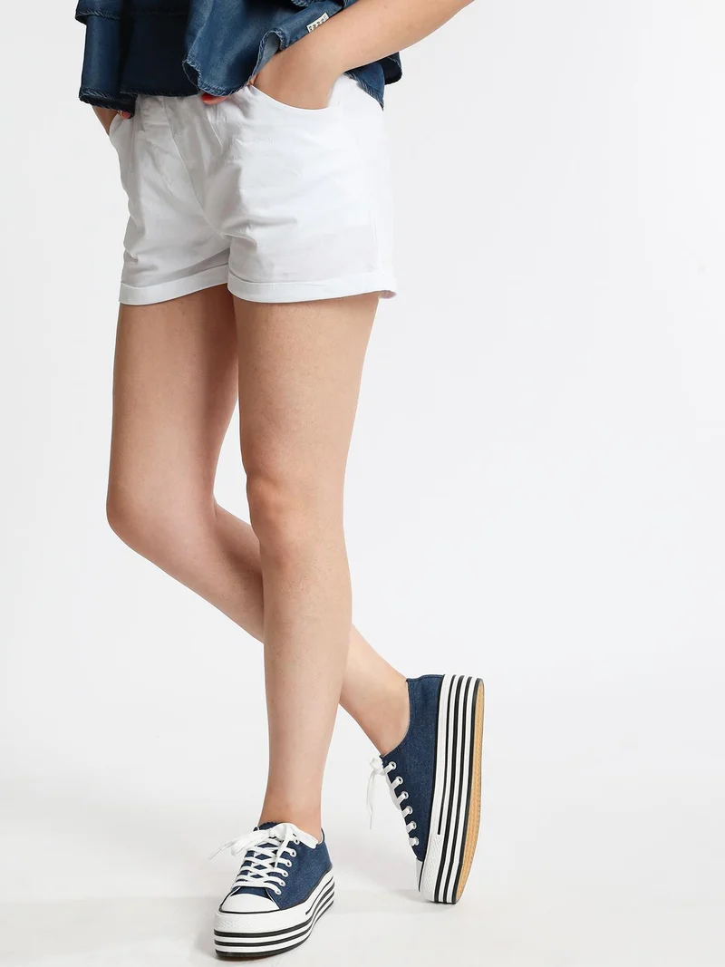 Shorts in cotone con risvolto - bianco