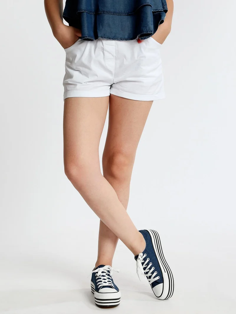 Shorts in cotone con risvolto - bianco