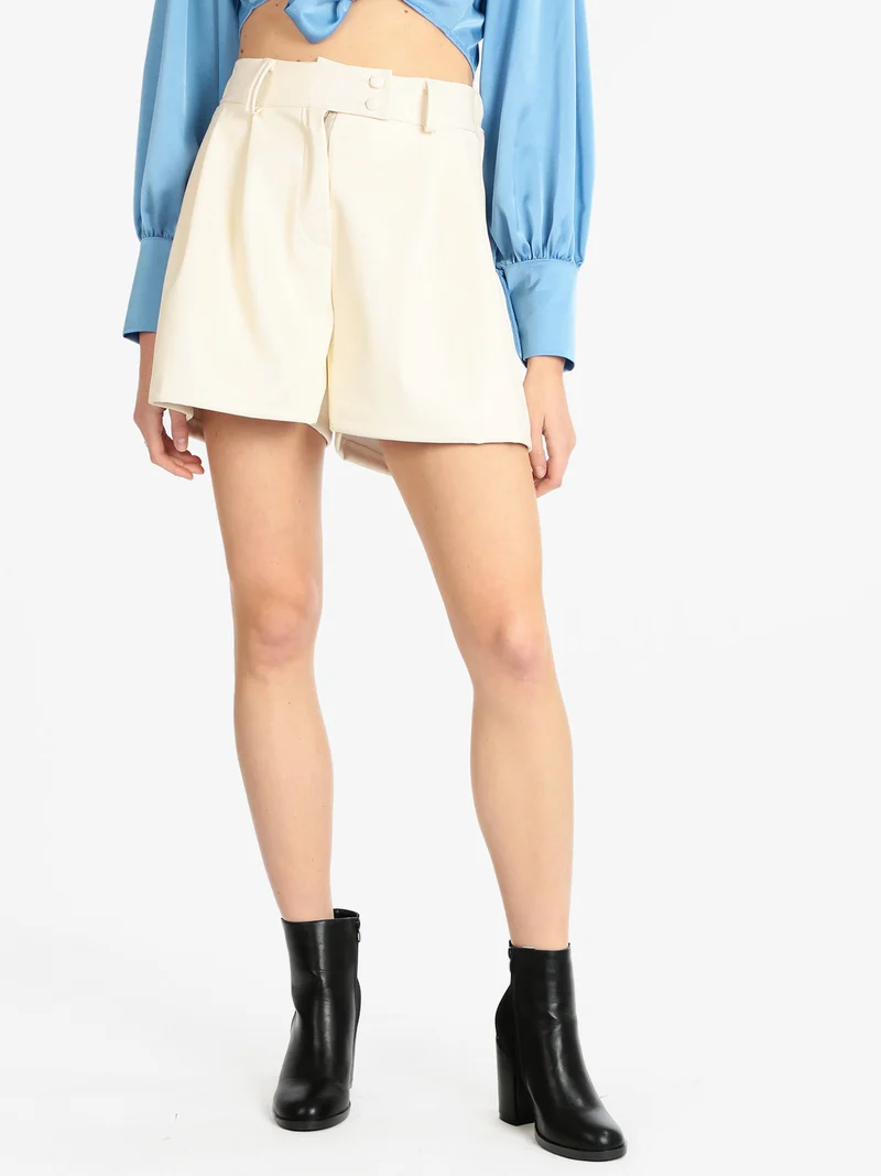 Shorts da donna in ecopelle - panna