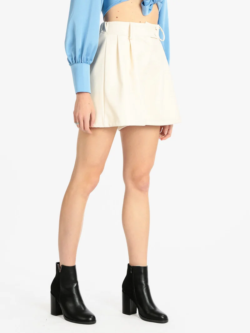 Shorts da donna in ecopelle - panna