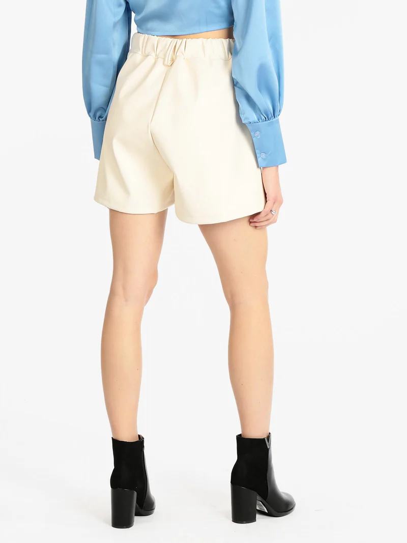 Shorts da donna in ecopelle - panna