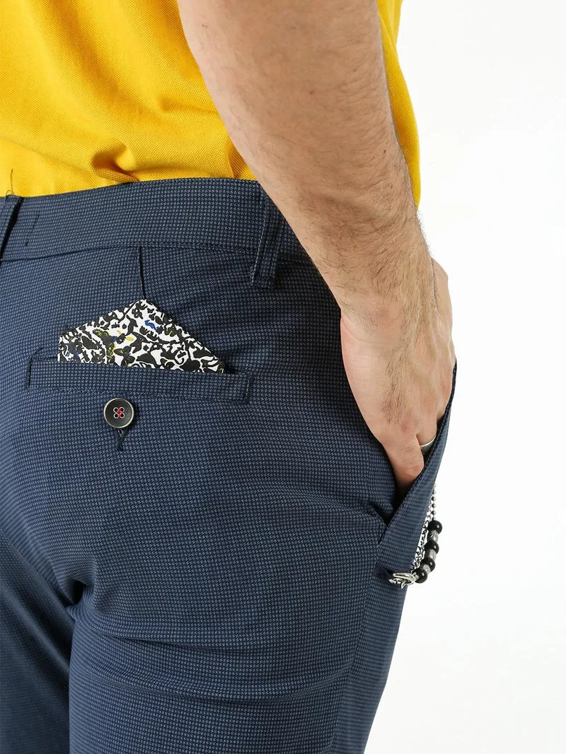 Pantaloni casual da uomo leggeri con stampa texture e dettaglio a catena - blu scuro