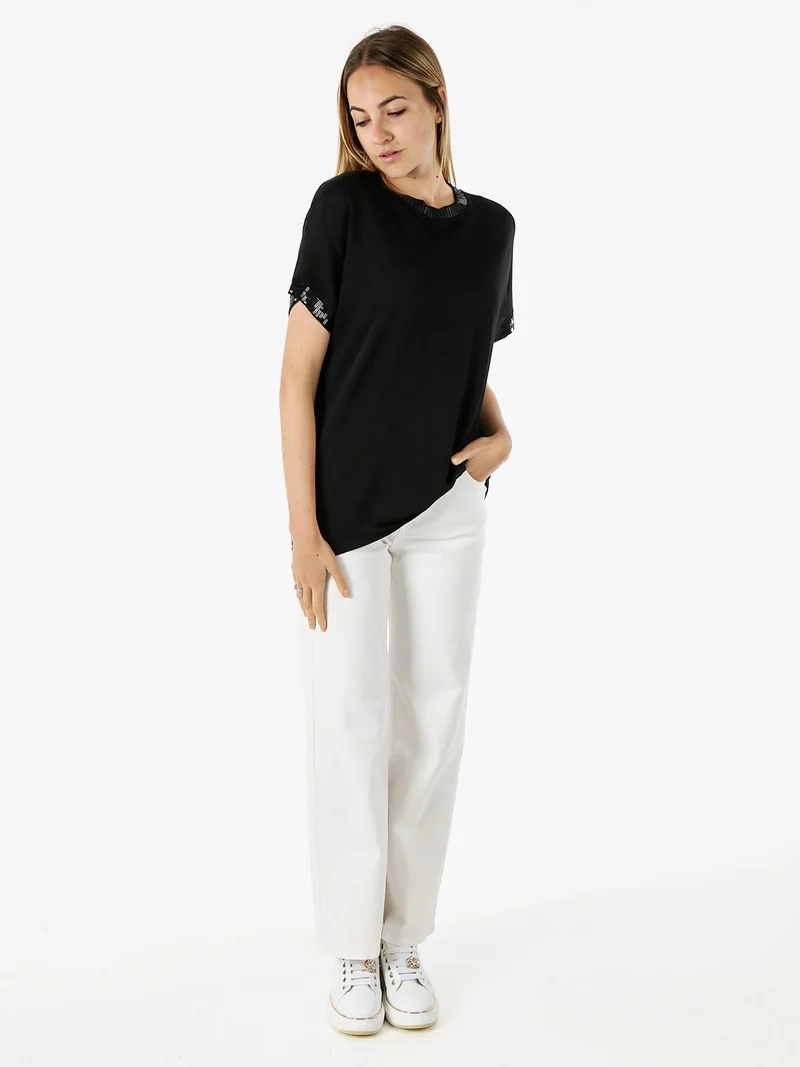 Maglia girocollo da donna a maniche corte con paillettes decorative - nero