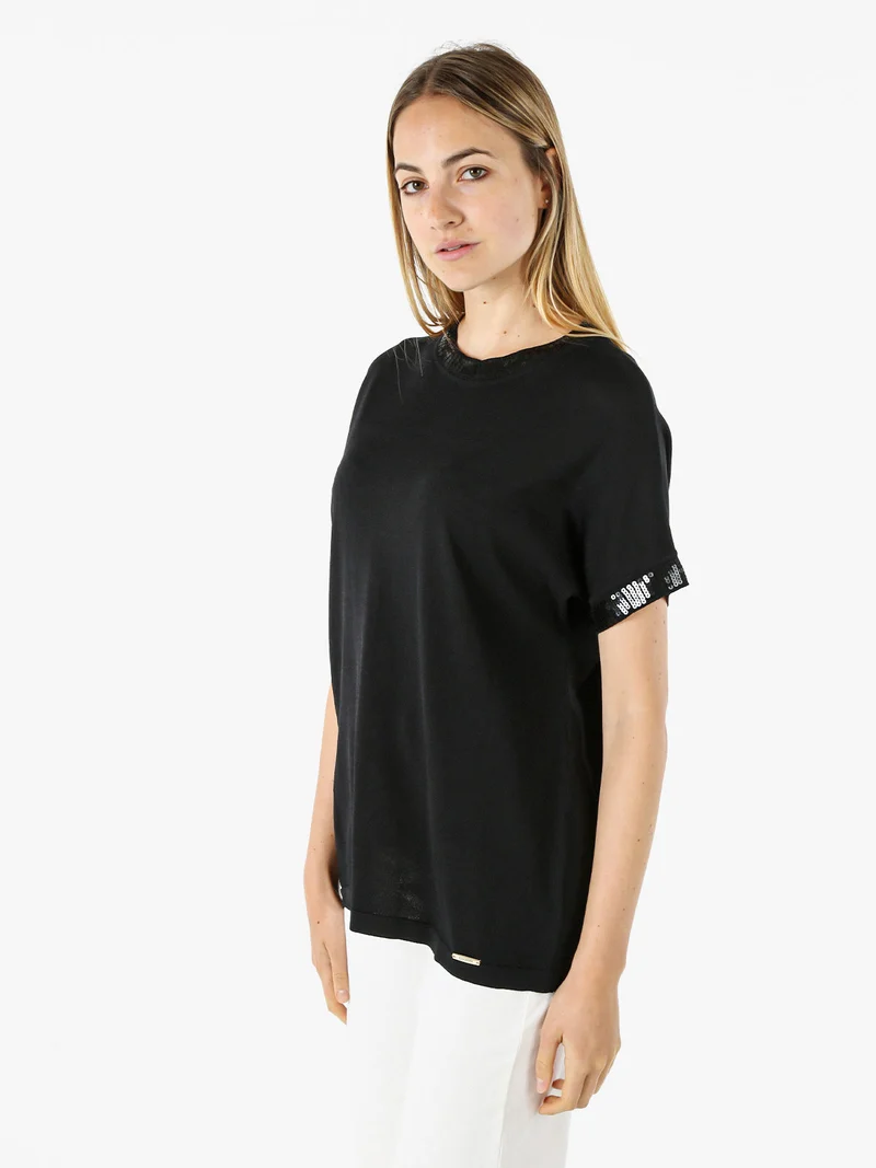 Maglia girocollo da donna a maniche corte con paillettes decorative - nero
