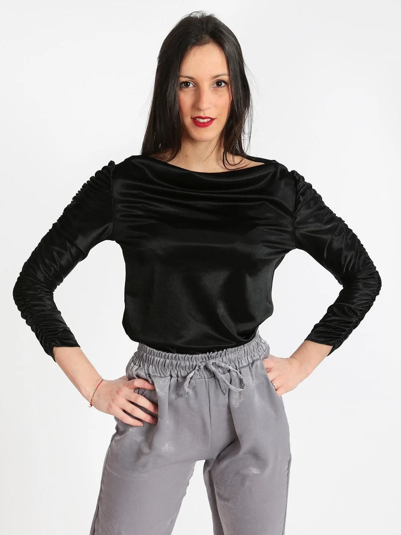 Blusa donna con maniche arricciate e scollo a barchetta - nero