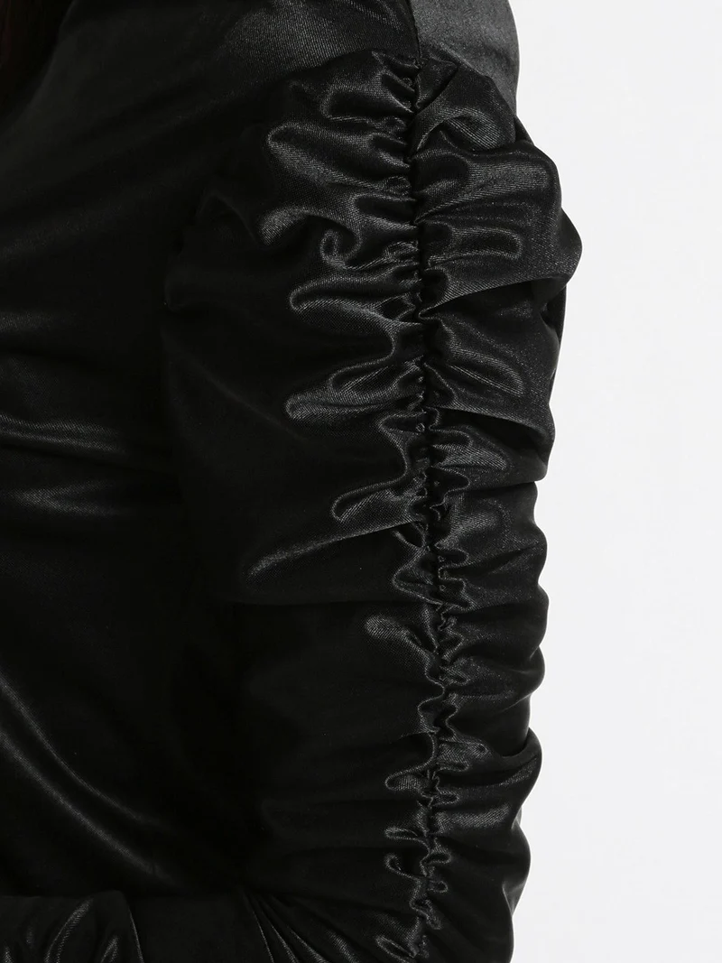 Blusa donna con maniche arricciate e scollo a barchetta - nero
