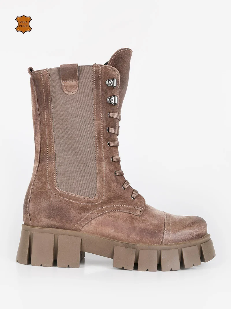 Anfibi in pelle scamosciata donna con suola carrarmato - taupe