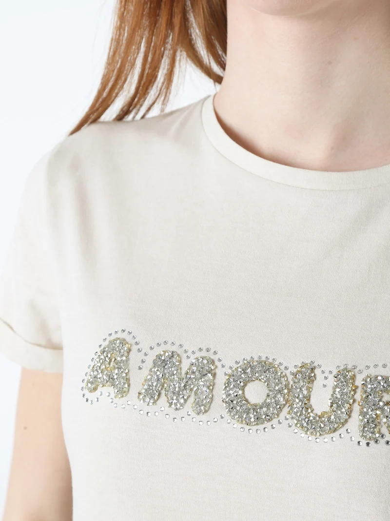 T-shirt donna in cotone con scritta di strass e pietre - sabbia