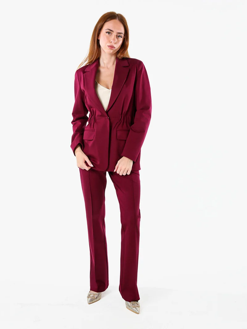 Completo elegante da donna con blazer e pantaloni con finale a zampa - bordeaux