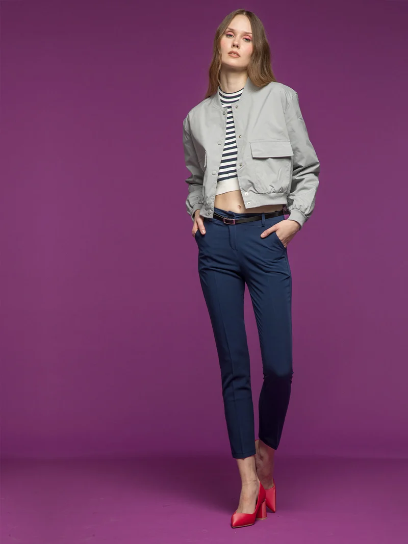 Giacca bomber cropped da donna - grigio