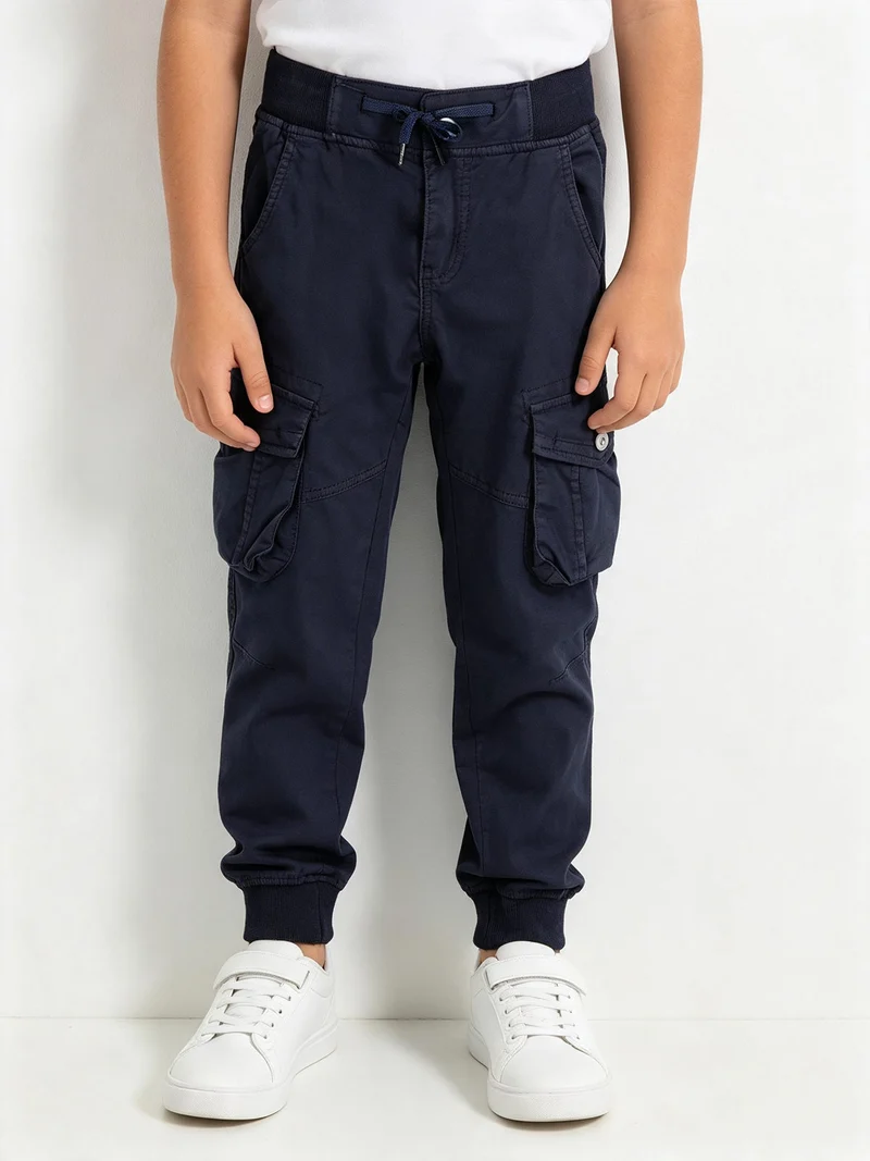 Pantaloni da bambino con tasconi laterali e polsini - blu scuro