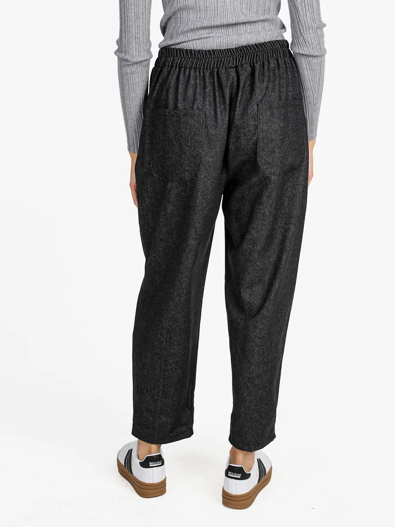 Pantaloni donna a cavallo basso con elastico in vita - nero