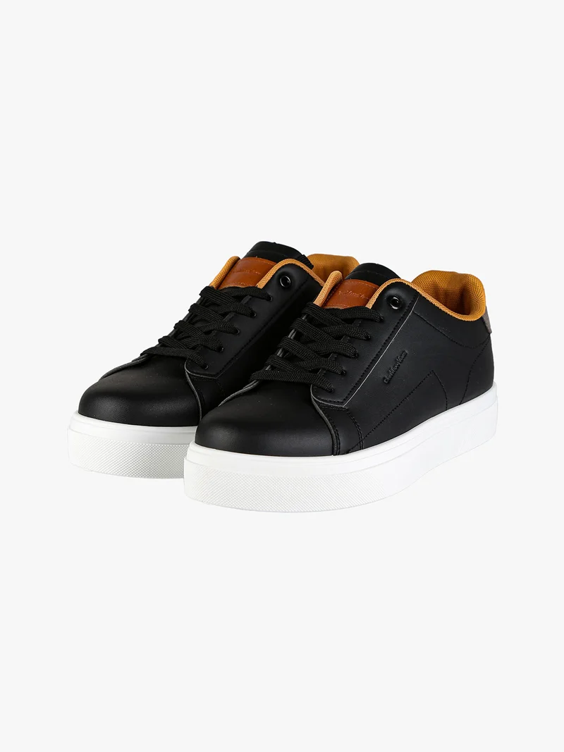 Sneakers stringate da uomo - nero