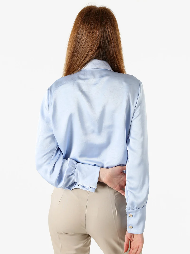 Blusa donna con bottoni di perle e volant sullo scollo - azzurro