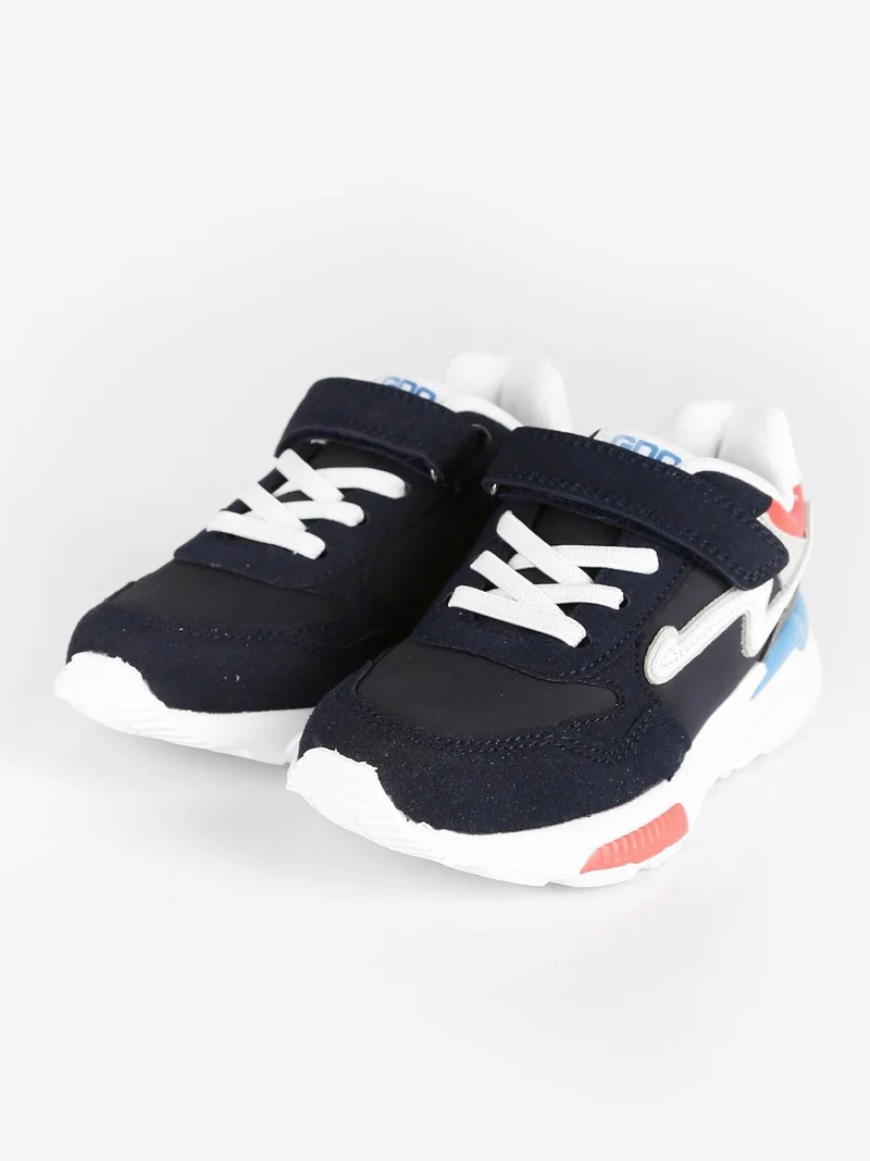 Scarpe sportive bambino con strappo GD21524