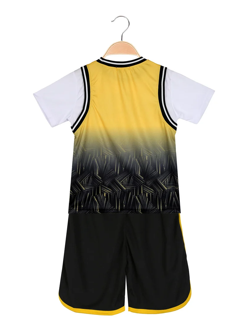 Completo corto da ragazzo sportivo con t-shirt e bermuda - giallo