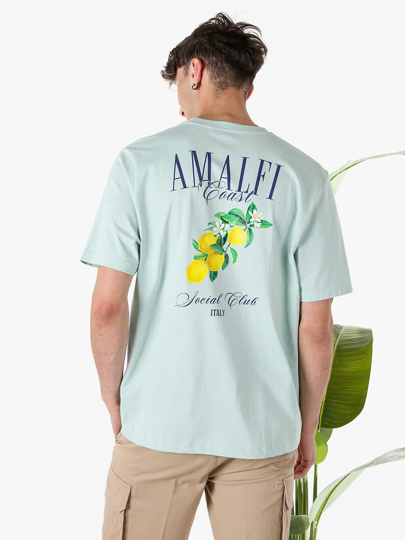 T-shirt in cotone da uomo con stampa AMALFI davanti e dietro - acqua marina