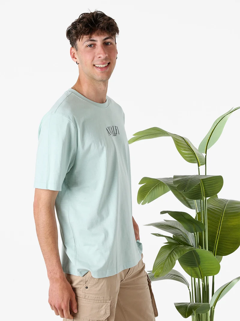T-shirt in cotone da uomo con stampa AMALFI davanti e dietro - acqua marina
