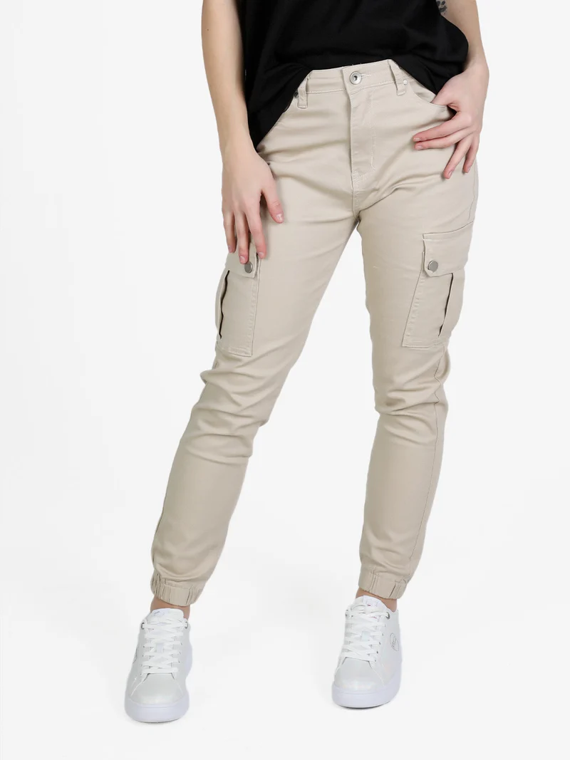 Pantaloni cargo da donna con elastico alla caviglia - beige