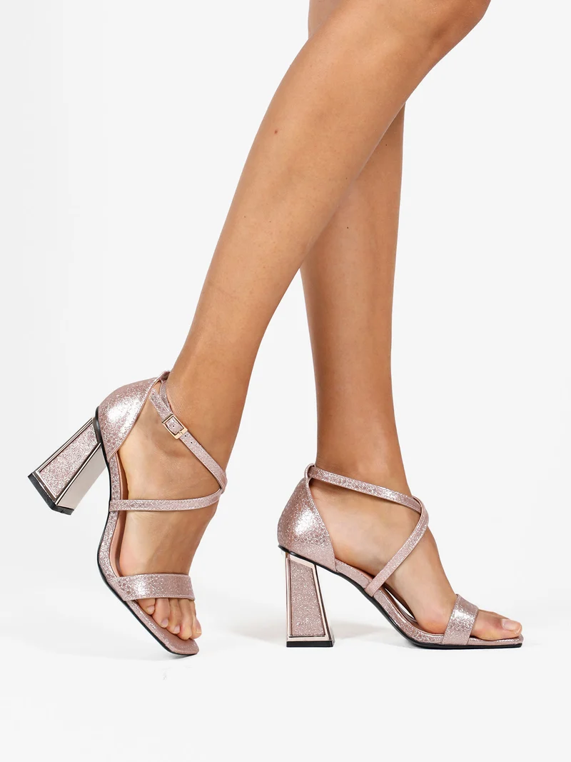 Sandali donna con tacco e fascette intrecciate - champagne