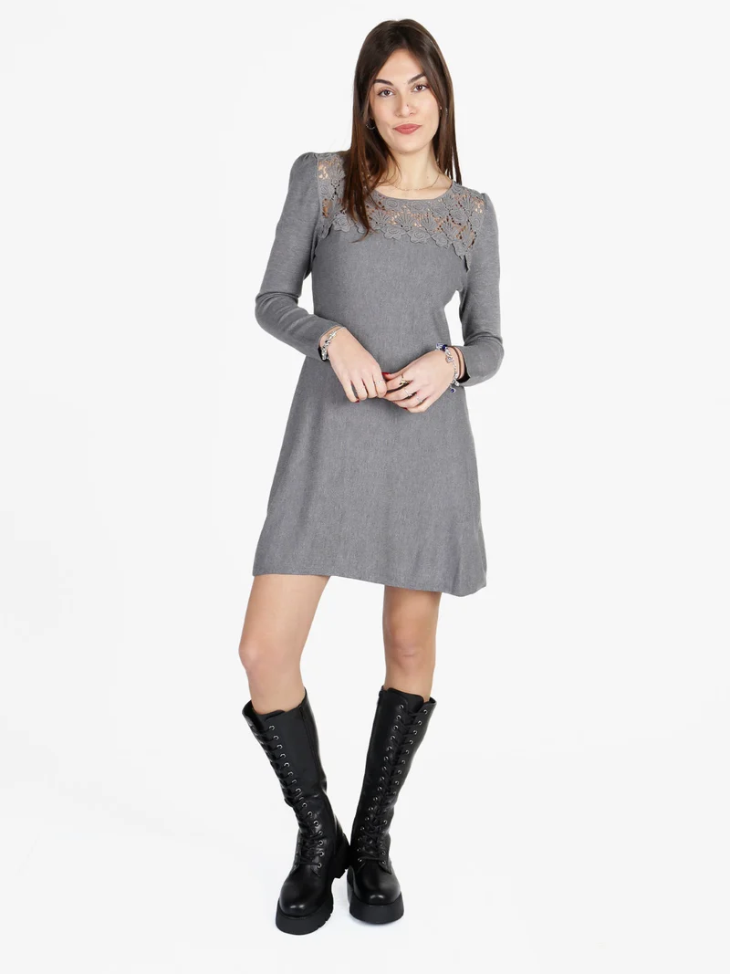 Vestito da donna a maniche lunghe con scollo in pizzo macramè - grigio