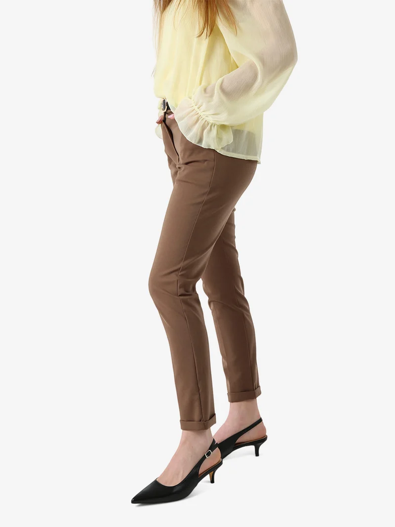 Pantaloni donna a gamba dritta con risvolto sul finale e cintura - marrone