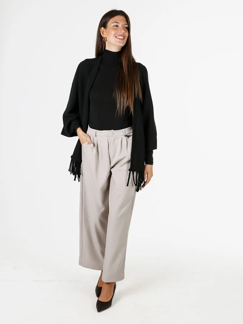 Cardigan aperto da donna in maglia con maniche a campana e frange sul fondo - nero