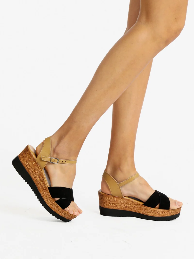 Sandali donna in pelle con zeppa - nero