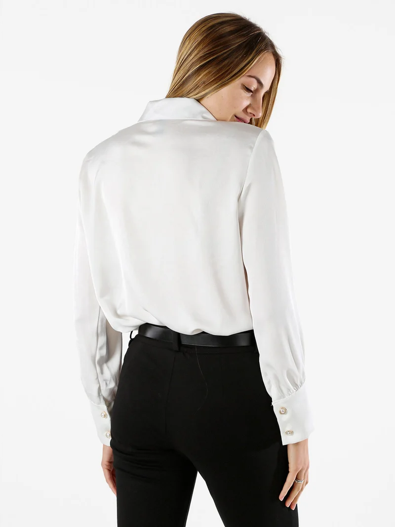 Blusa donna con bottoni di perle e volant sullo scollo - bianco