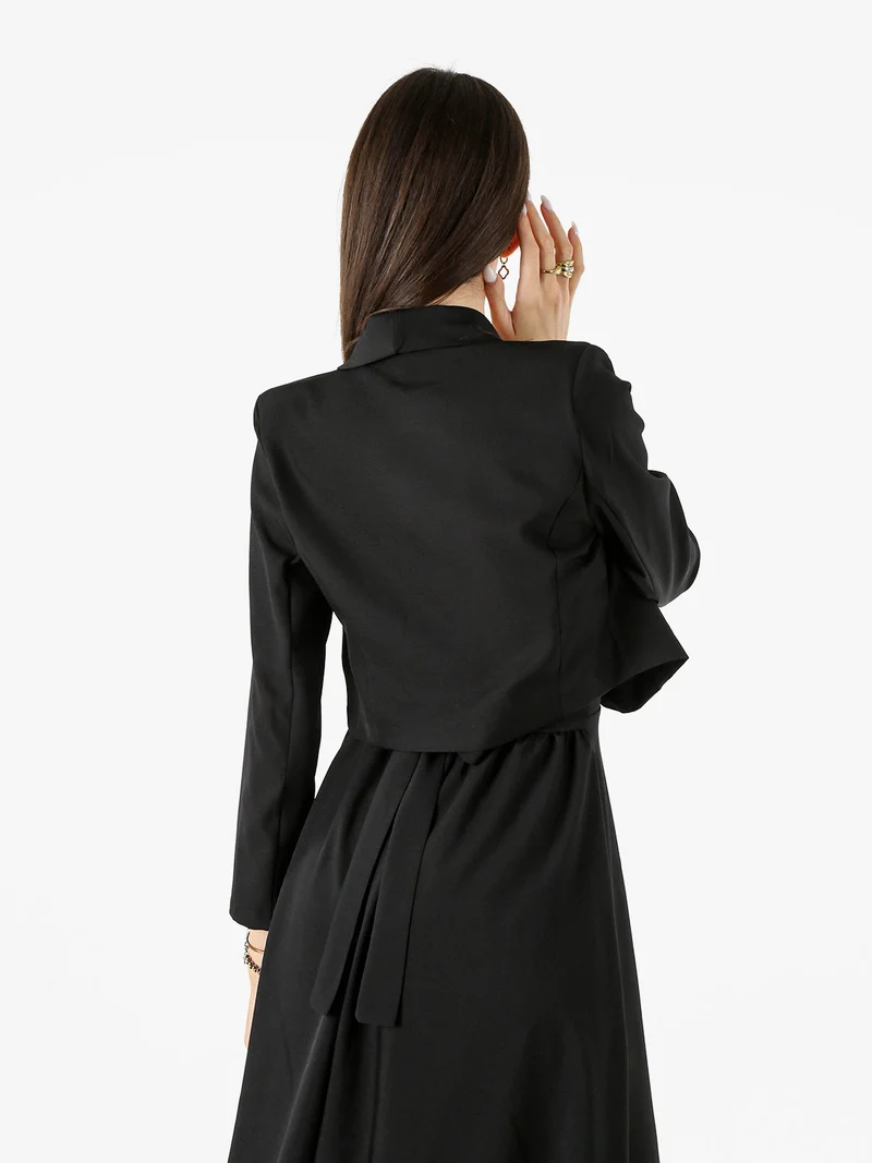 Blazer corto da donna elegante - nero