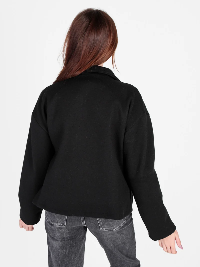 Cappotto corto da donna oversize con chiusura doppiopetto - nero