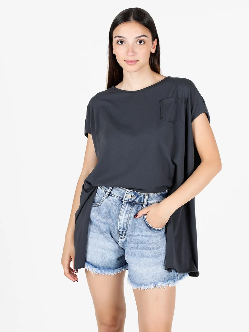 T-shirt donna oversize con taschino - grigio scuro