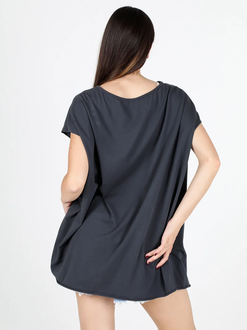 T-shirt donna oversize con taschino - grigio scuro