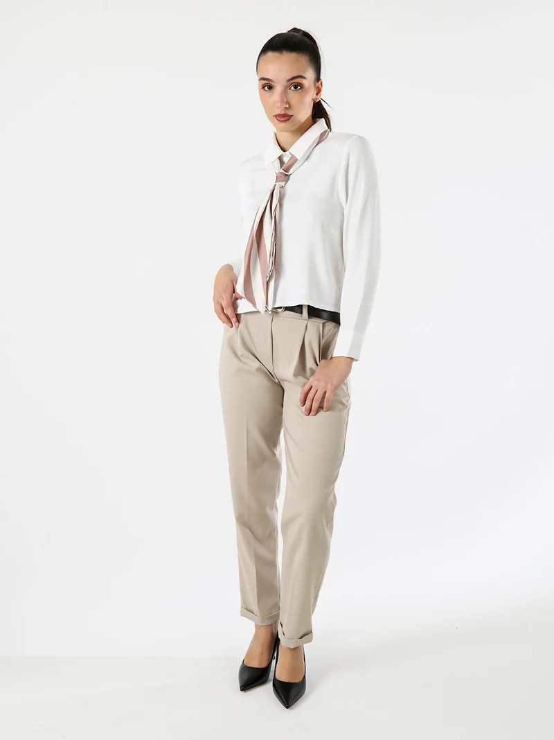 Pantaloni da donna a gamba dritta con cintura e risvolti sul finale - beige