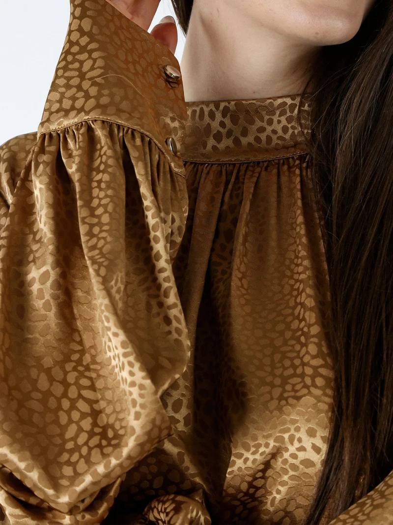 Blusa donna accollata a maniche lunghe linea curvy - marrone