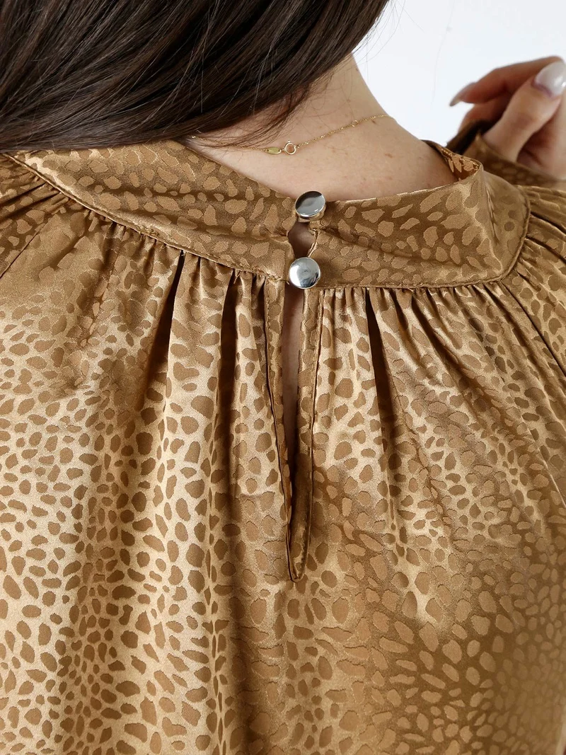 Blusa donna accollata a maniche lunghe linea curvy - marrone