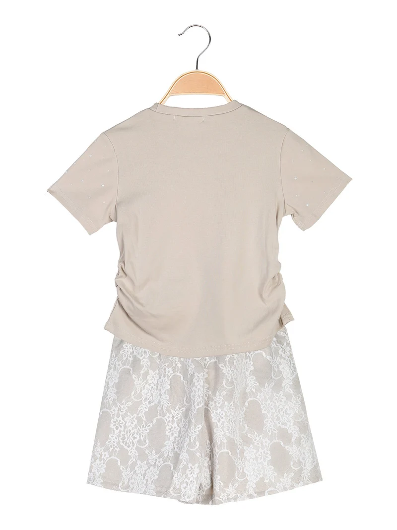 Completo 2 pezzi da bambina con t-shirt e shorts ricamati - beige