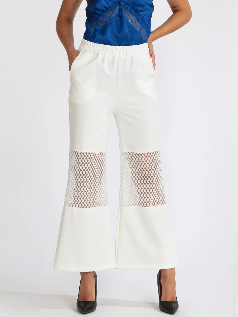 Pantaloni donna a zampa con dettaglio a rete - bianco