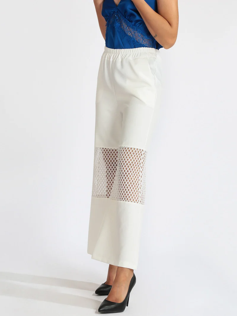 Pantaloni donna a zampa con dettaglio a rete - bianco
