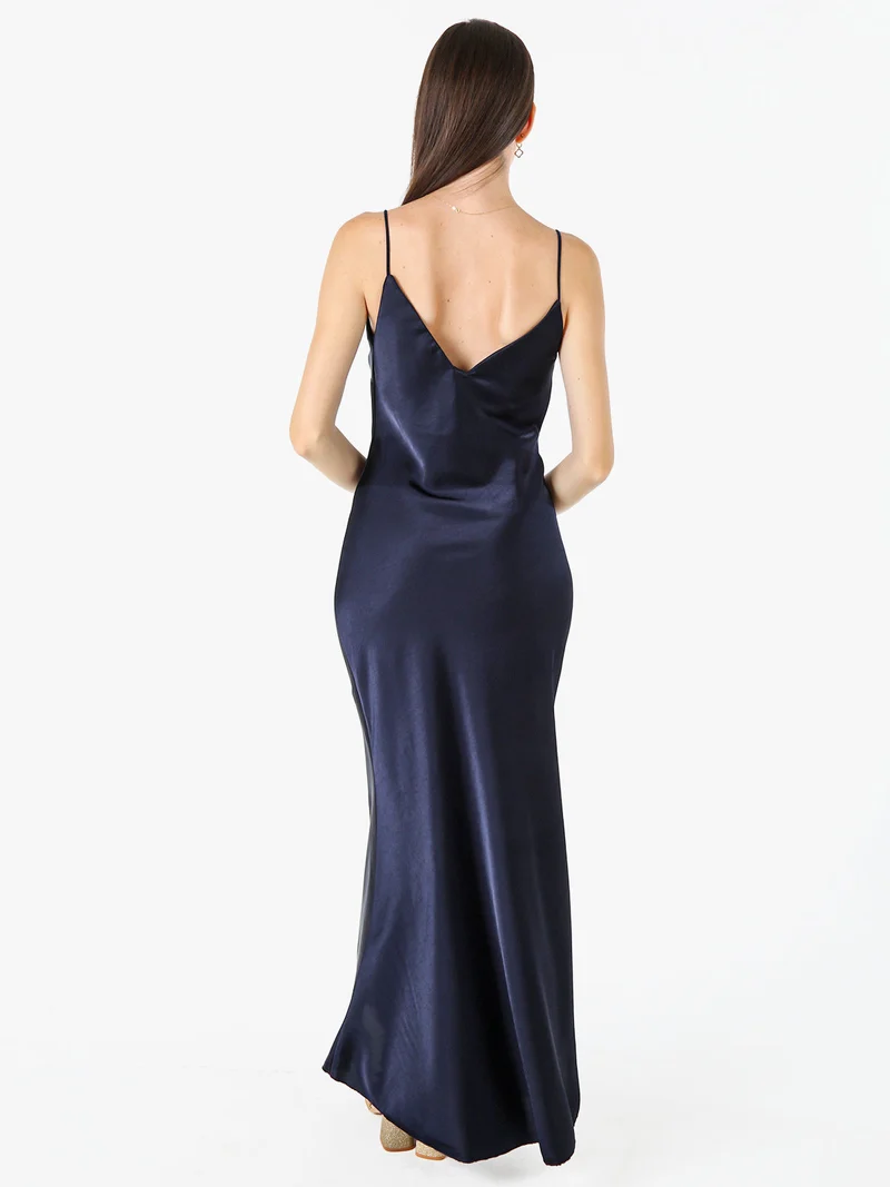 Abito lungo da donna effetto raso con spalline sottili - blu scuro