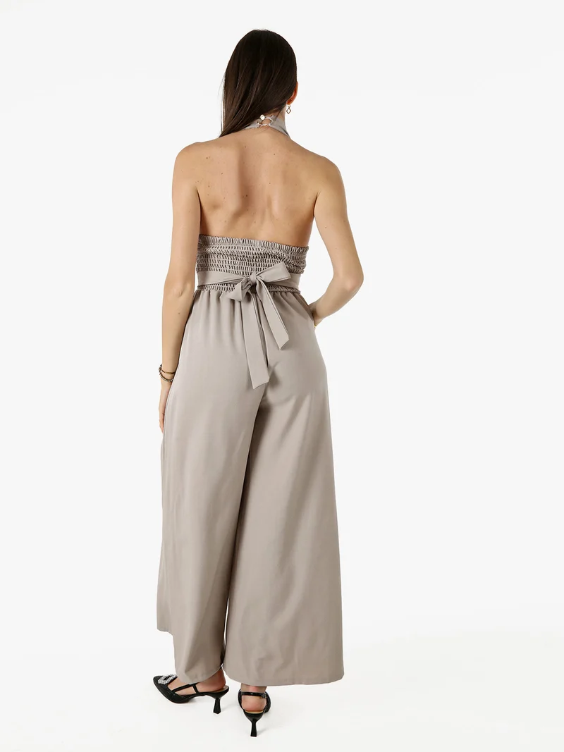 Tuta jumpsuite da donna con coppe imbottite e allacciatura al collo - fango