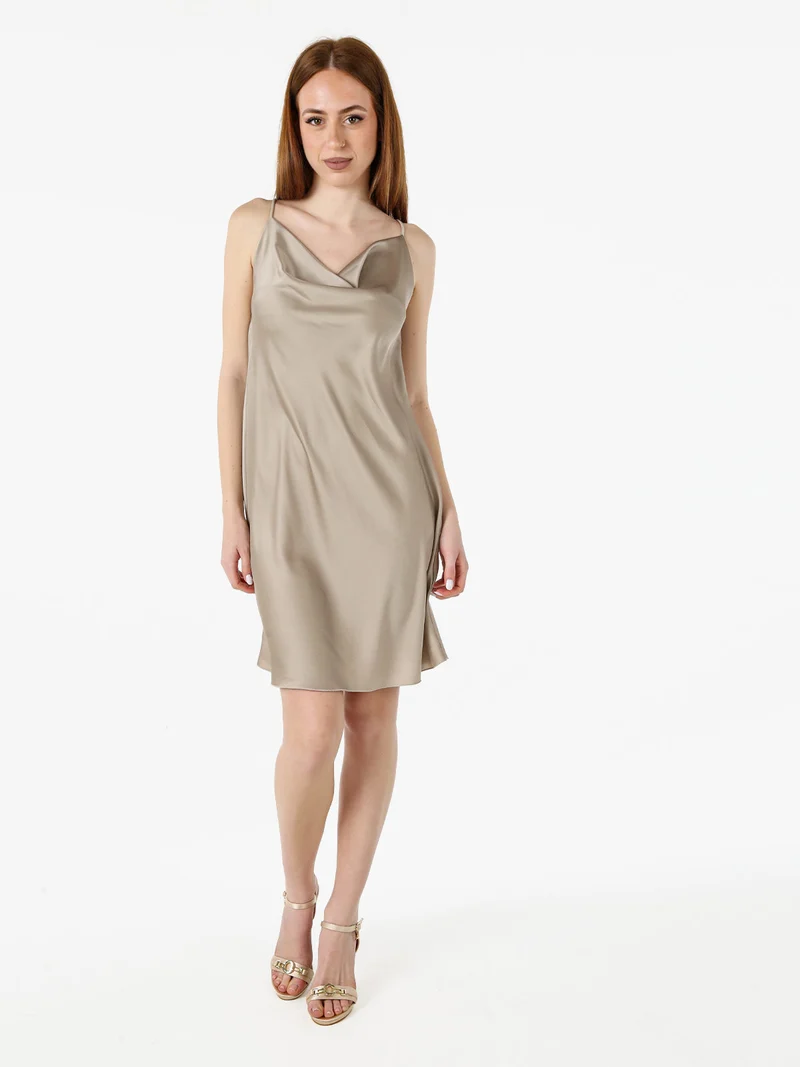 Vestito da donna con spalline sottili e scollo a cascata - fango