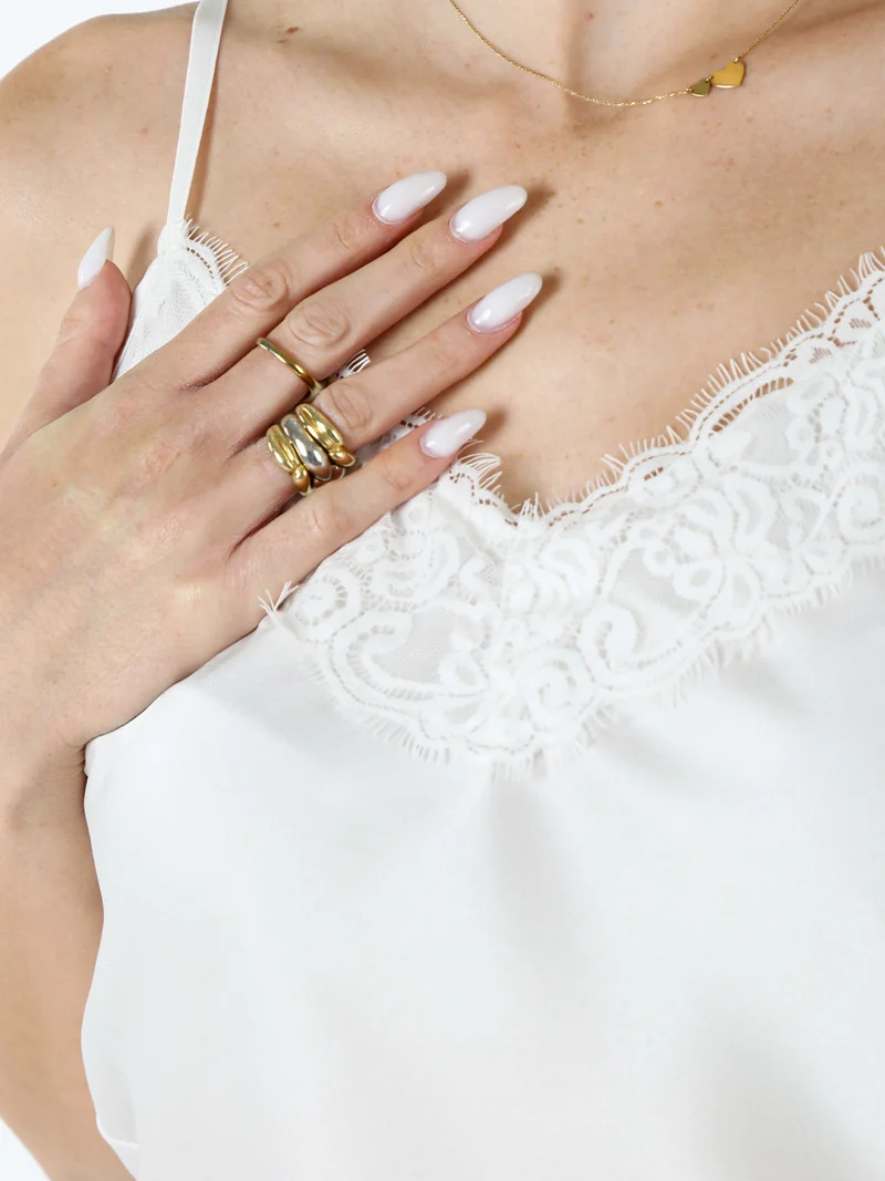 Top donna effetto raso con spalline sottili e dettaglio in pizzo - bianco
