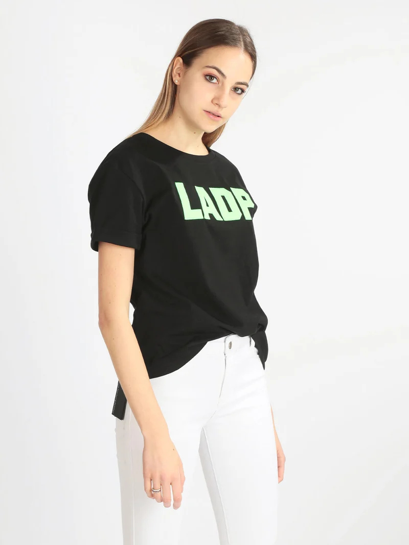 T-shirt donna manica corta con scritta - nero