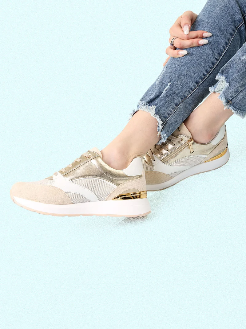 Sneakers brillantinata da donna con platform - sabbia