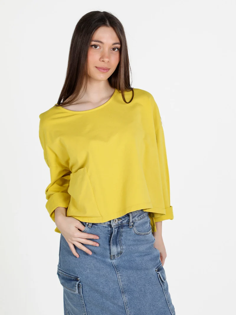 T-shirt cropped da donna con tasca - senape