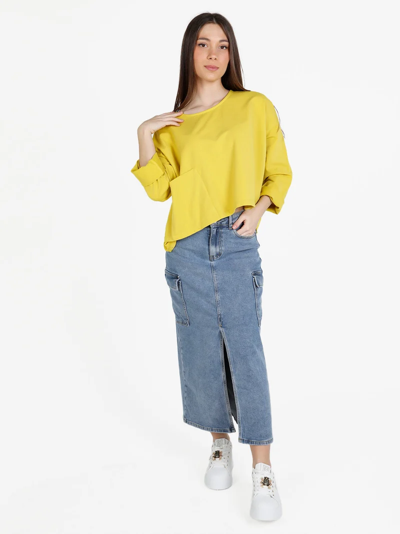 T-shirt cropped da donna con tasca - senape