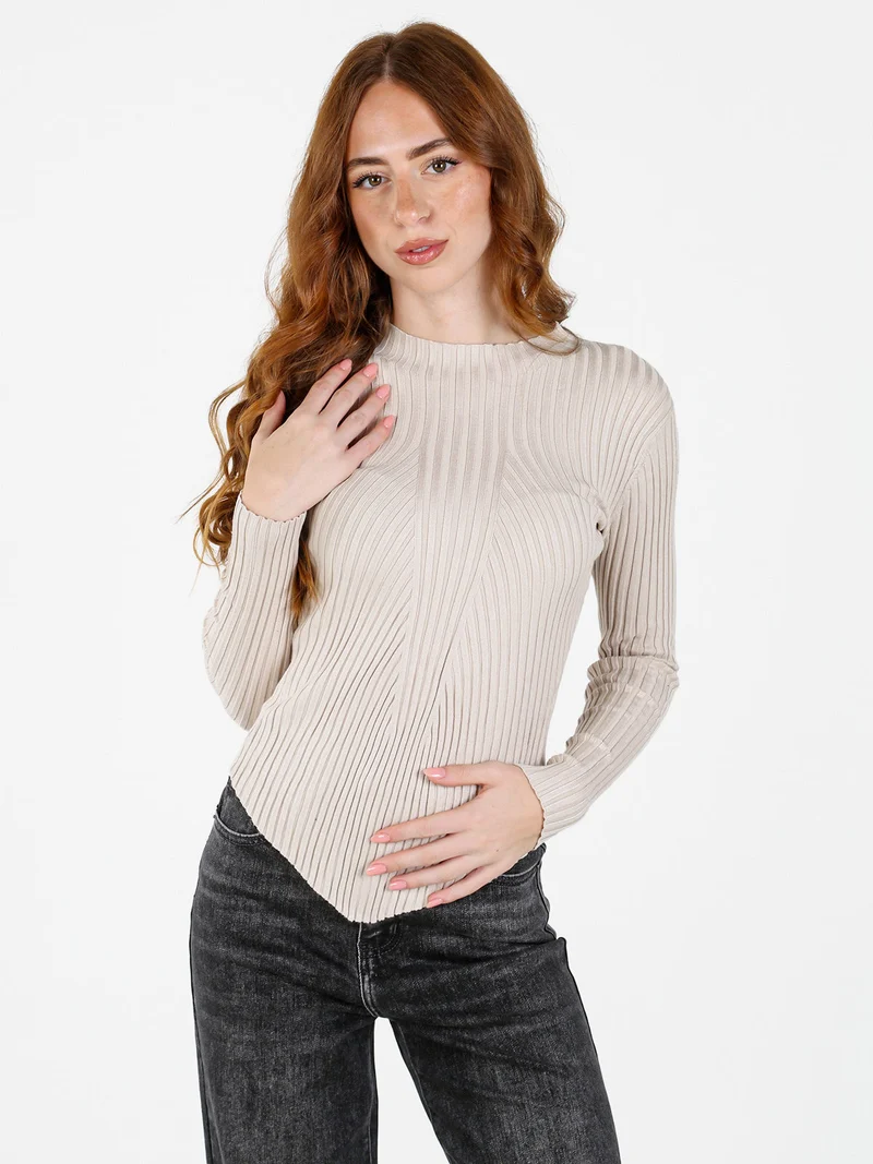 Maglia donna a costine con finale a punta - beige