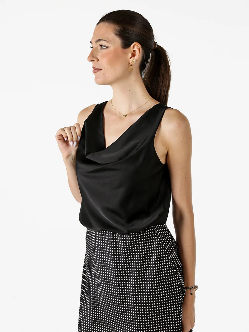 Top donna smanicato con scollo a cascata in tessuto effetto raso - nero