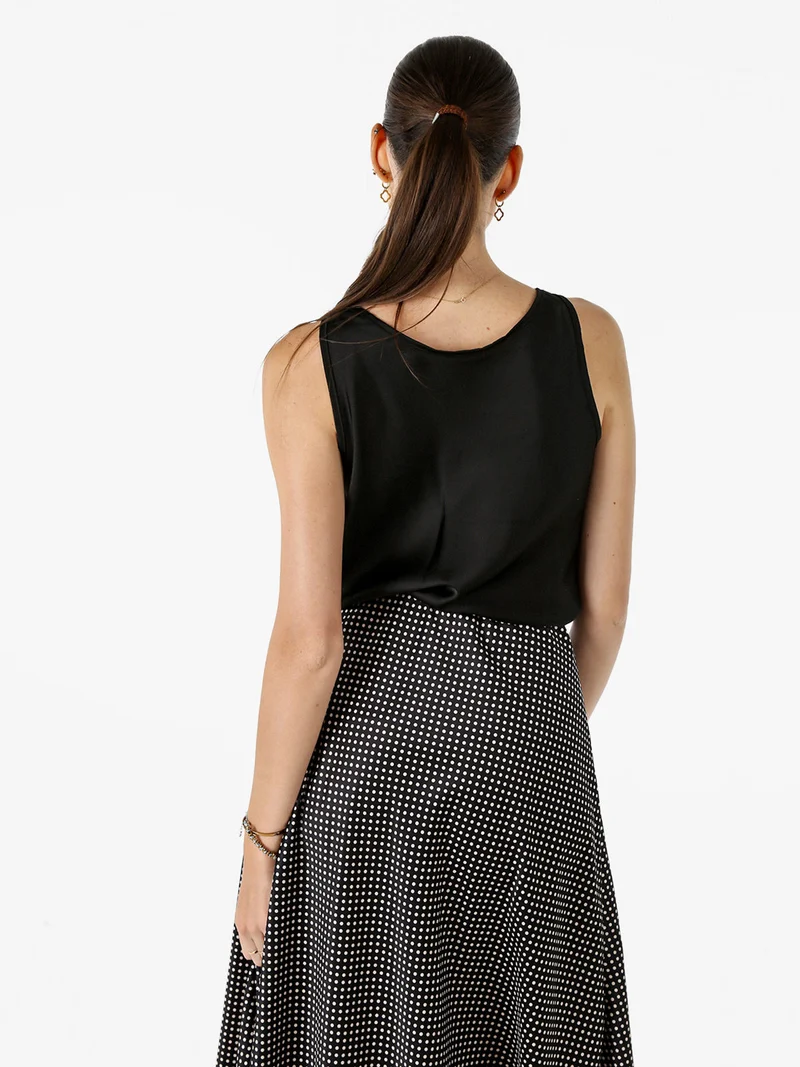 Top donna smanicato con scollo a cascata in tessuto effetto raso - nero